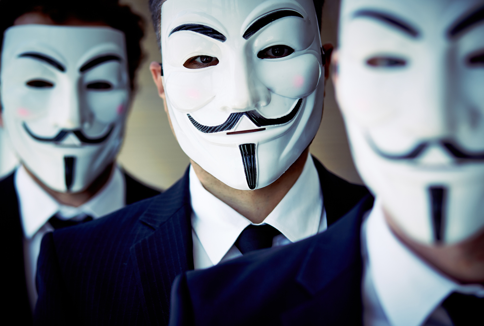 Anonymous: violati 90 database di Intesa Sanpaolo e UnipolBanca