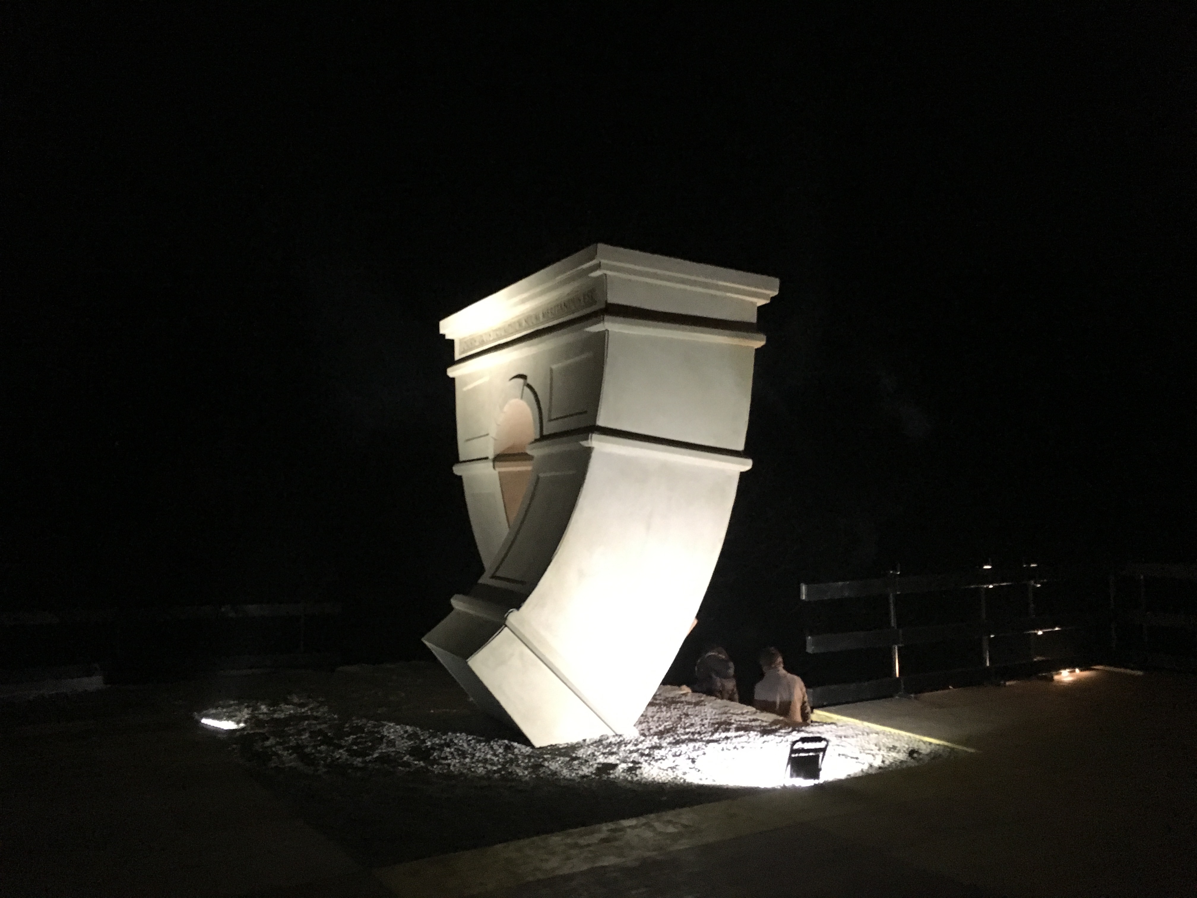 Big Walking Arch #1 by Chris Bangle: l’arte monumentale in movimento