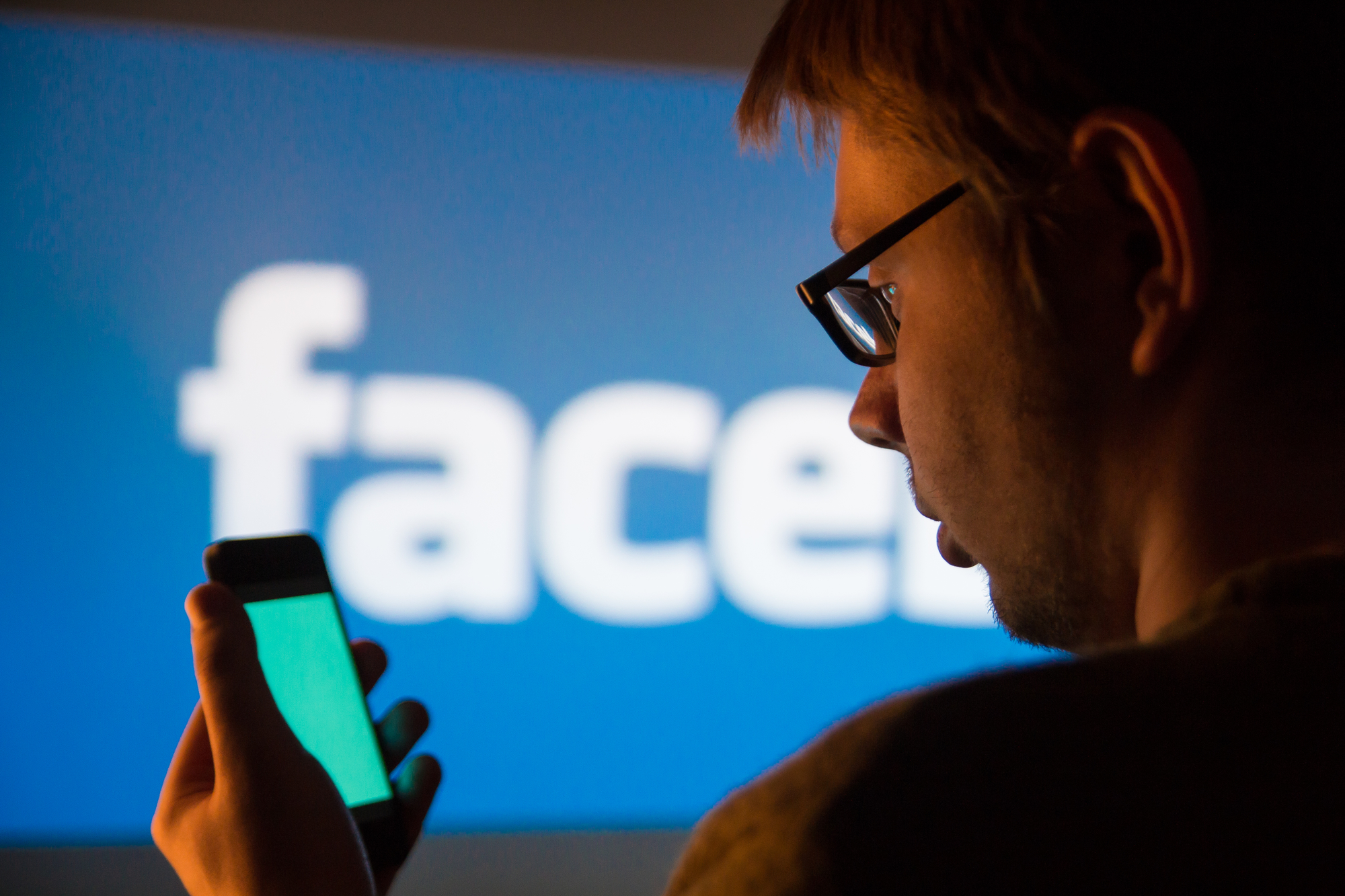 Francia, ultimatum a Facebook: 3 mesi per adeguare la privacy