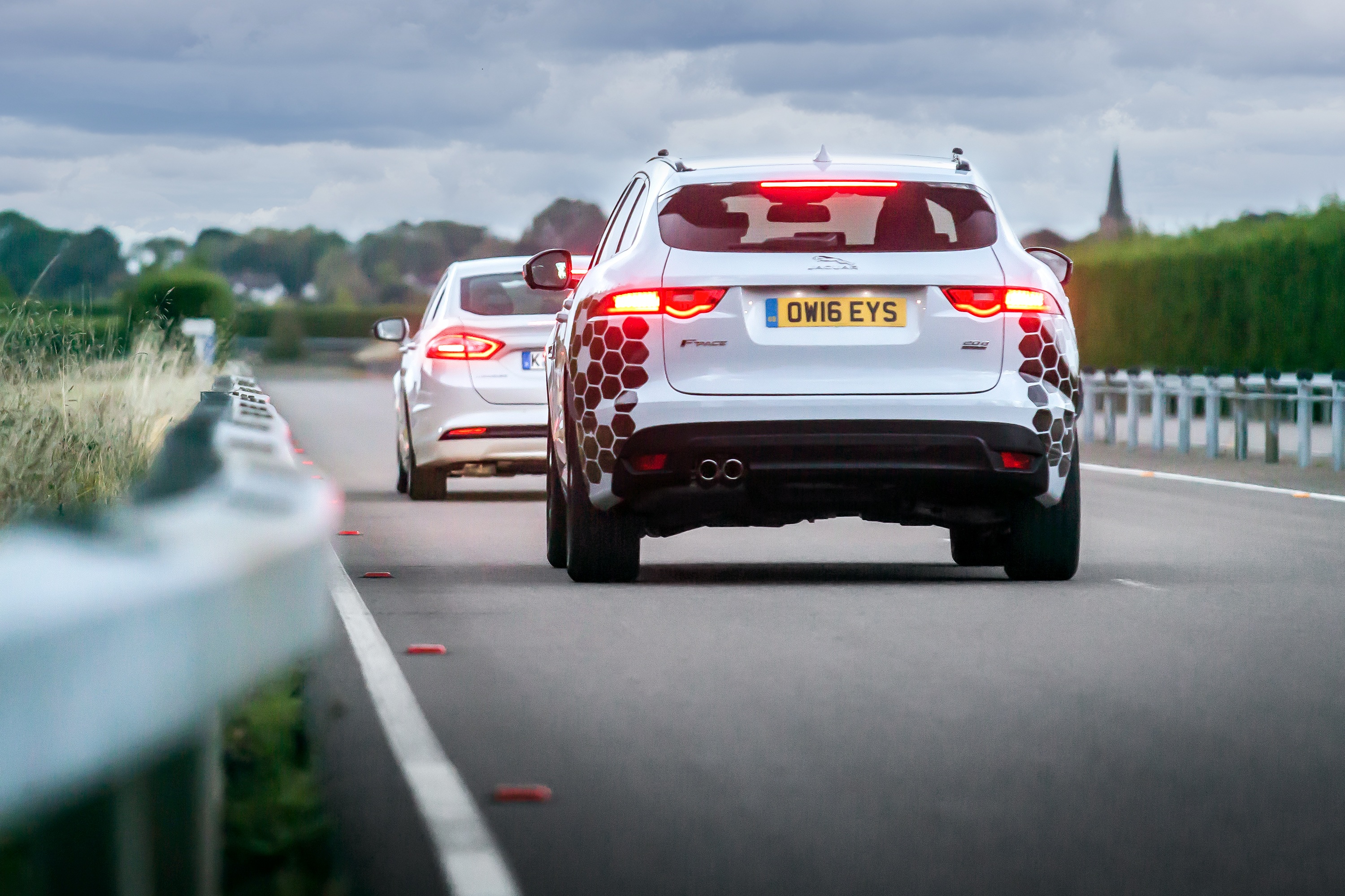 Jaguar Land Rover al lavoro per auto connesse e autonome