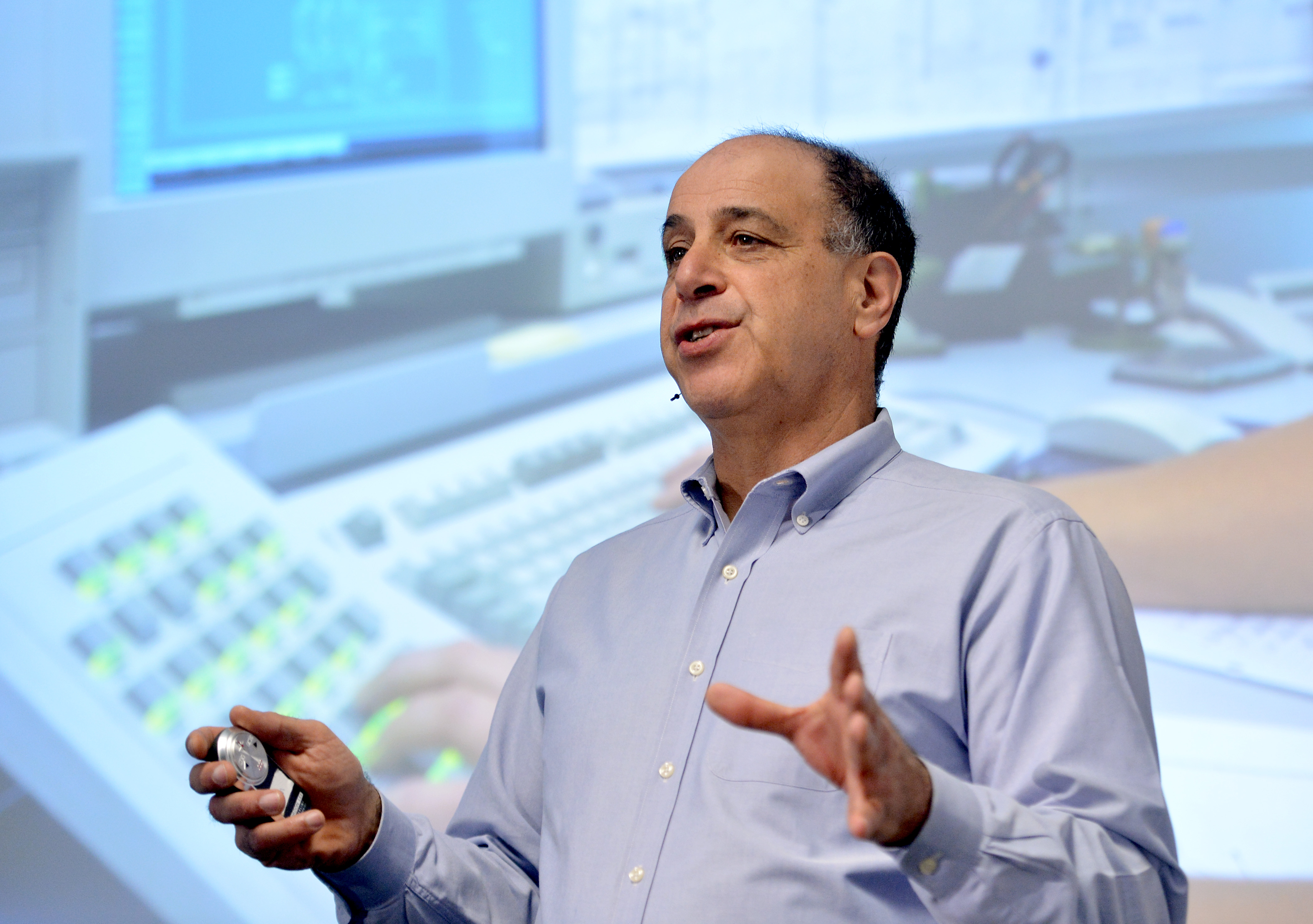Autodesk: il Ceo Carl Bass lascia l’incarico a due Ceo ad interim