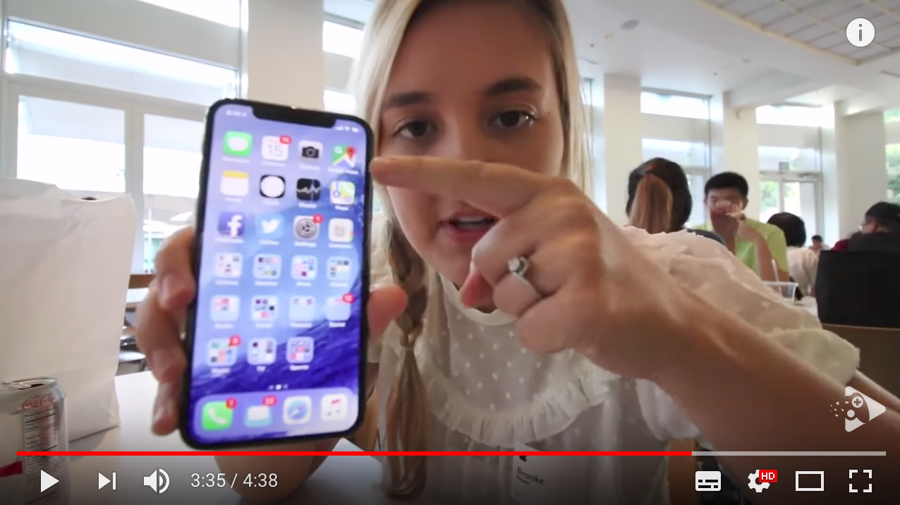 iPhone X video su YouTube, Apple licenza il padre ingegnere della vlogger