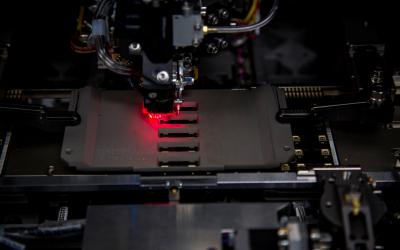Perché Apple sta investendo $400 milioni nel laser VCSEL