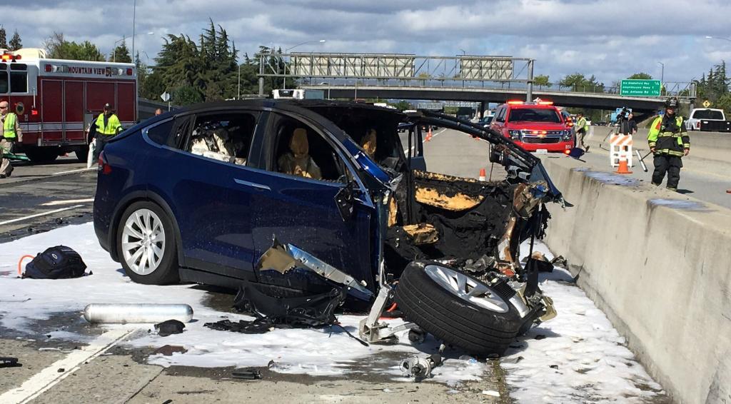 Tesla incidente mortale Model X California