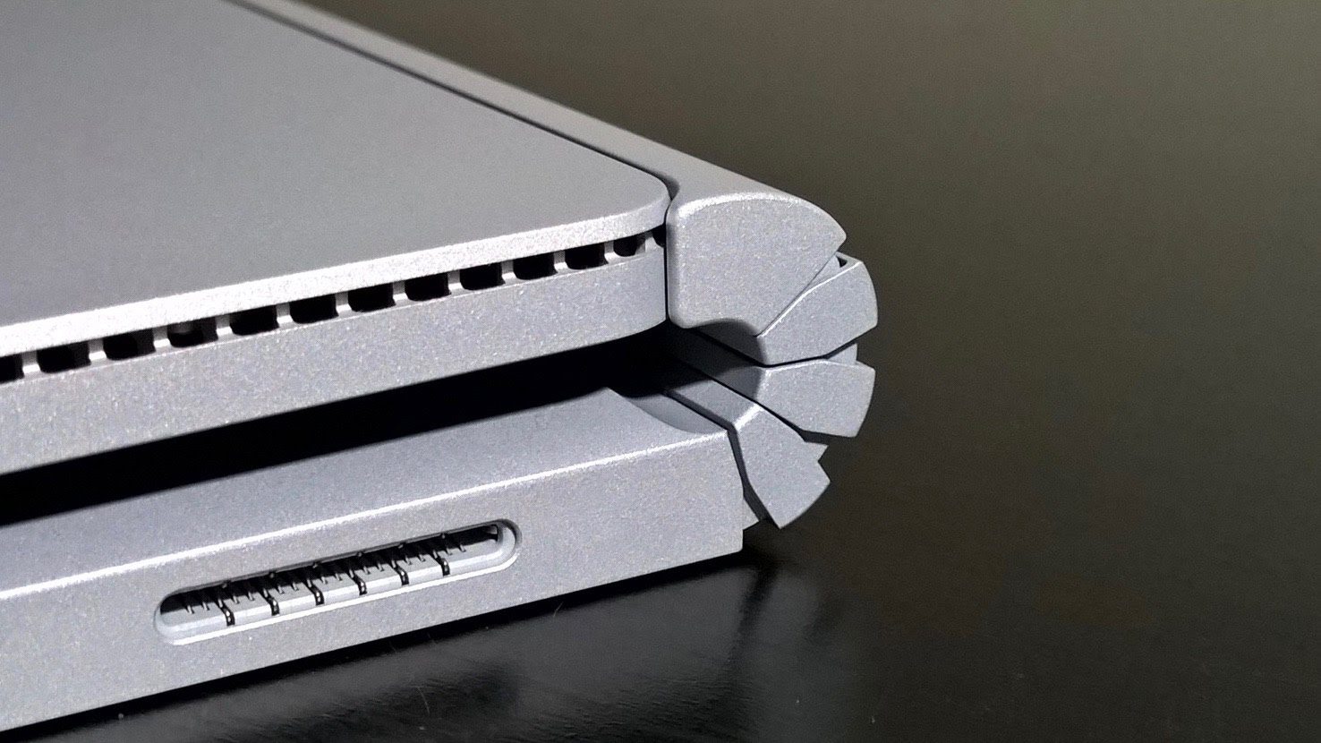 Nuovo design dei MacBook: a cerniera e flessibile, il brevetto di Apple