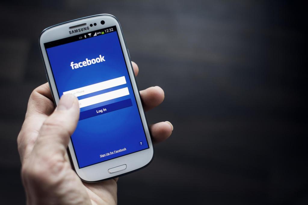 facebook ascoltava telefonate