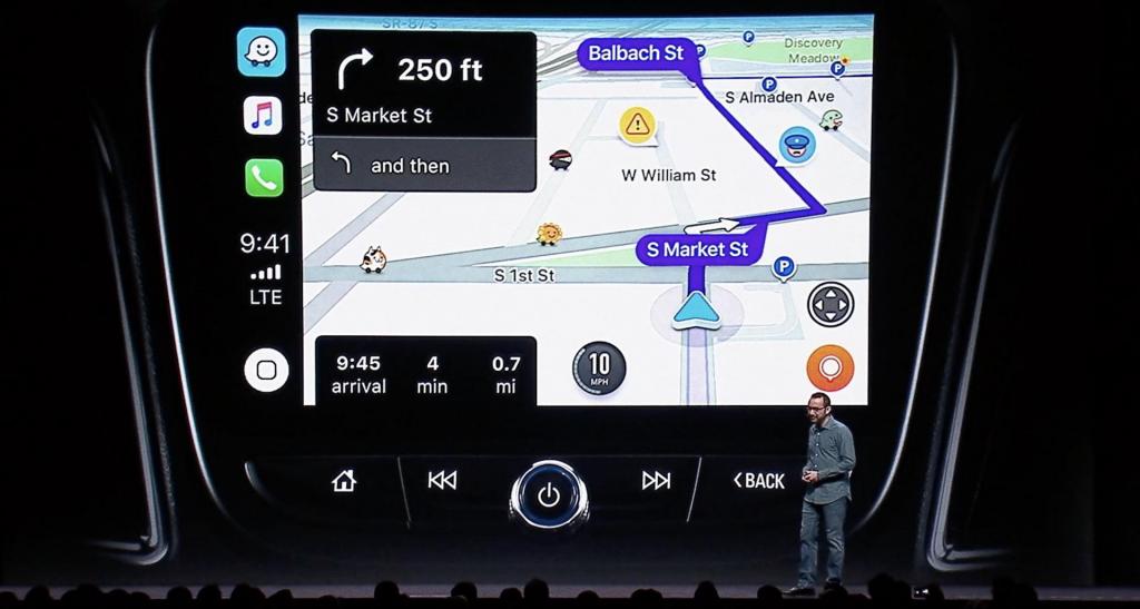 Apple CarPlay Waze