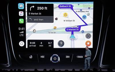 Apple CarPlay: arrivano Waze e Google Maps con iOS 12