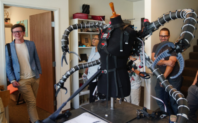 Un teenager milionario crea l’esoscheletro del Dr. Octopus per un ragazzino disabile