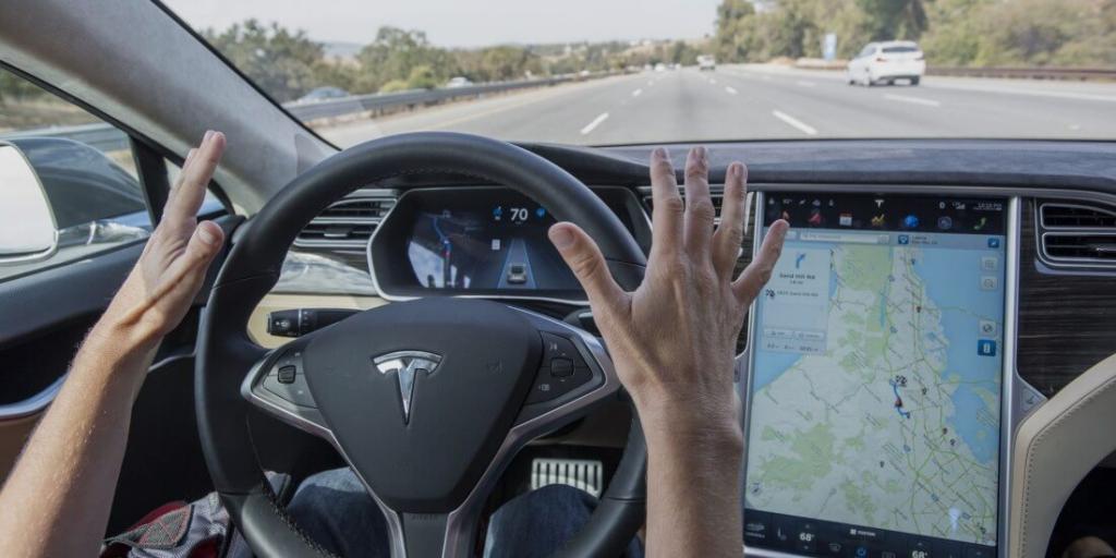 Tesla: guida completamente autonoma
