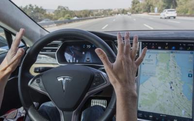 Tesla: guida completamente autonoma da agosto, con il nuovo autopilot