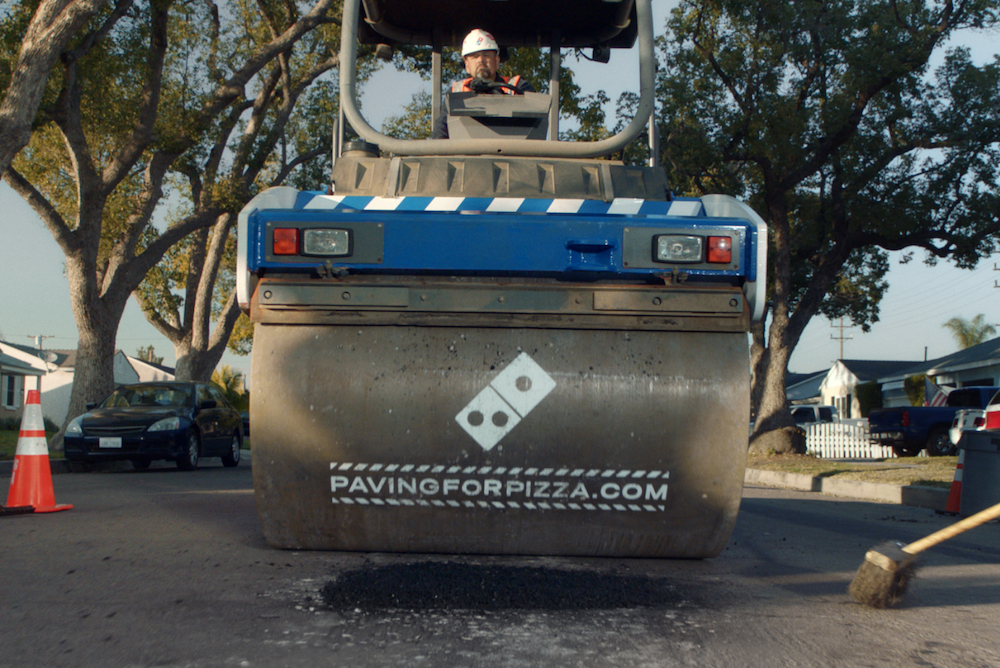 pizza ripara strade domino's