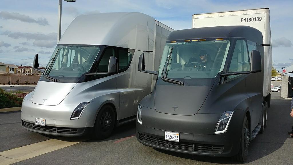 Robot-e-lavoro-Tesla-Semi