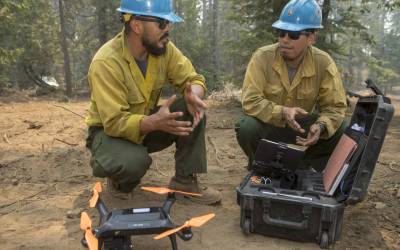 Droni antincendio come funziona la tecnologia che ferma il fuoco