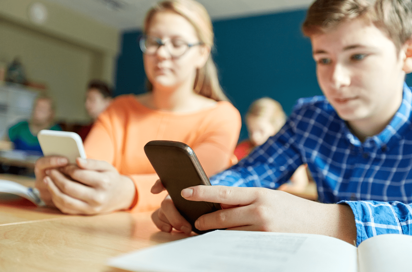 La Francia vieta smartphone e tablet nelle scuole