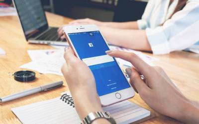 Facebook: anche il numero di telefono in mano agli inserzionisti