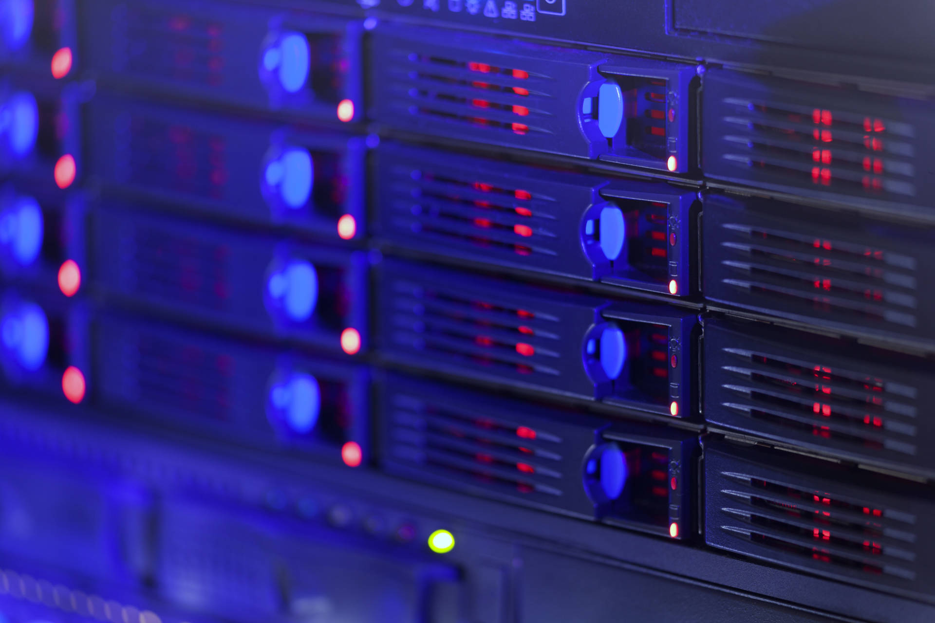Mercato server Q1 2018, crescita a doppia cifra secondo Gartner