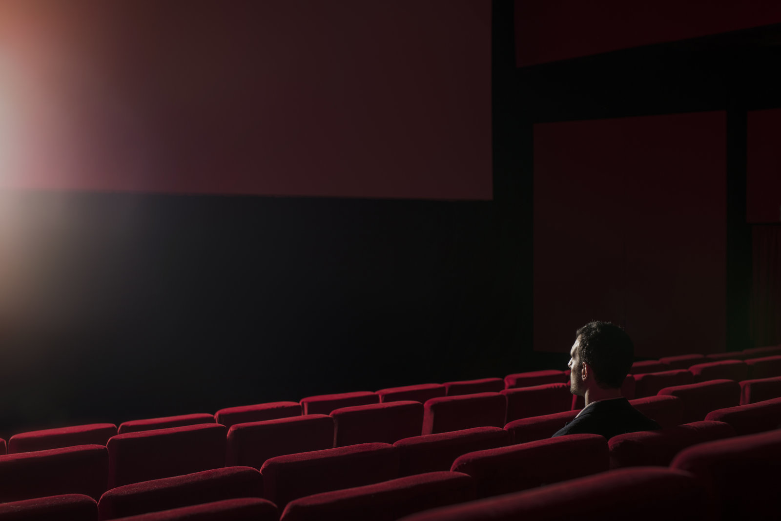 Passa il decreto “anti-Netflix”: i film prima al cinema e poi in streaming