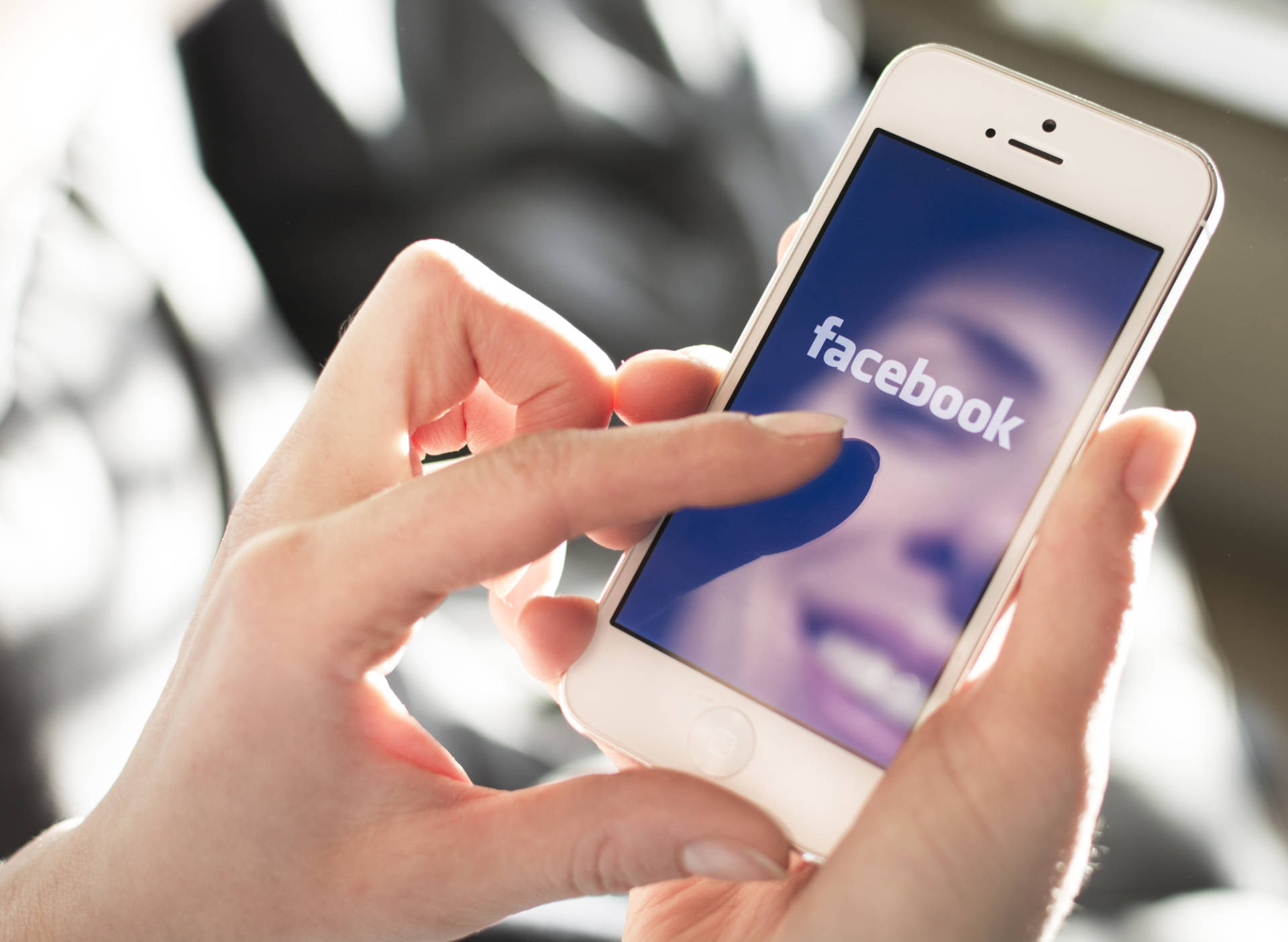 Facebook e il gravissimo bug che condivide foto non pubblicate