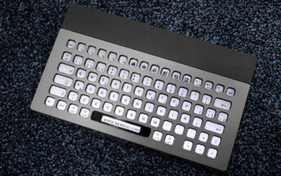 Nemeio la tastiera e-ink completamente personalizzabile