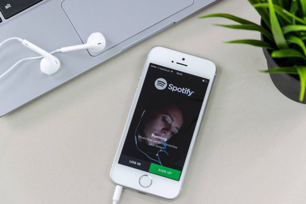 Spotify acquisisce sue aziende podcast
