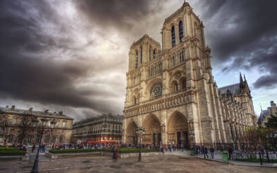 Cause incendio Notre Dame: le teorie diffuse sui social