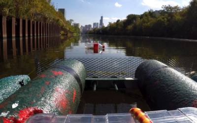 Il primo robot raccogli-plastica comandato dagli utenti online