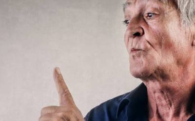 Gli over 65 sono quelli che condividono più fake news su Facebook