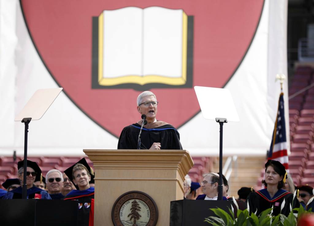 Tim Cook discorso a Stanford