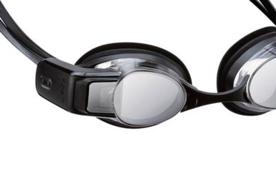 Gli occhialini da nuoto smart, i primi