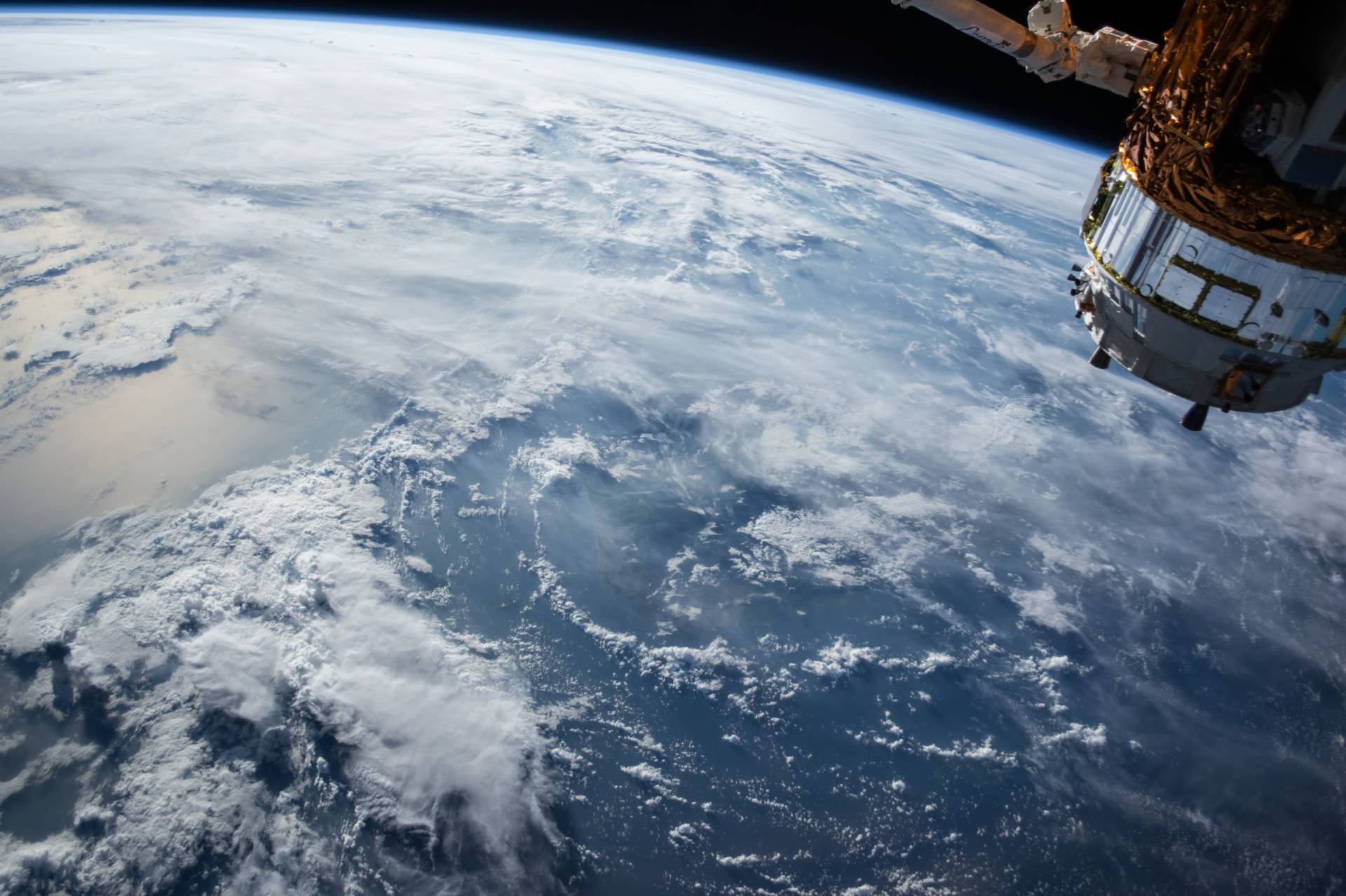 Satellite deviato per evitare la collisione con Elon Musk