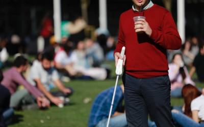 WeWalk, il bastone intelligente per non vedenti con Google Maps e comandi vocali