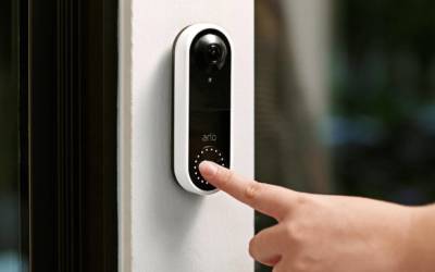 Il campanello diventa intelligente, vede a 180 gradi e invia notifiche