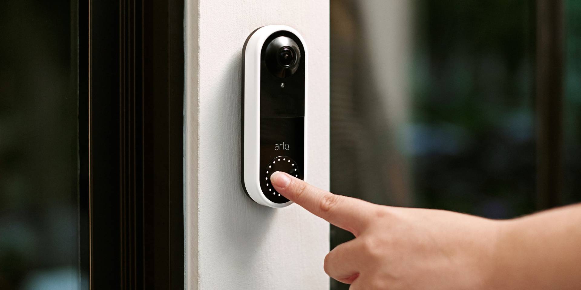 Il campanello diventa intelligente, vede a 180 gradi e invia notifiche