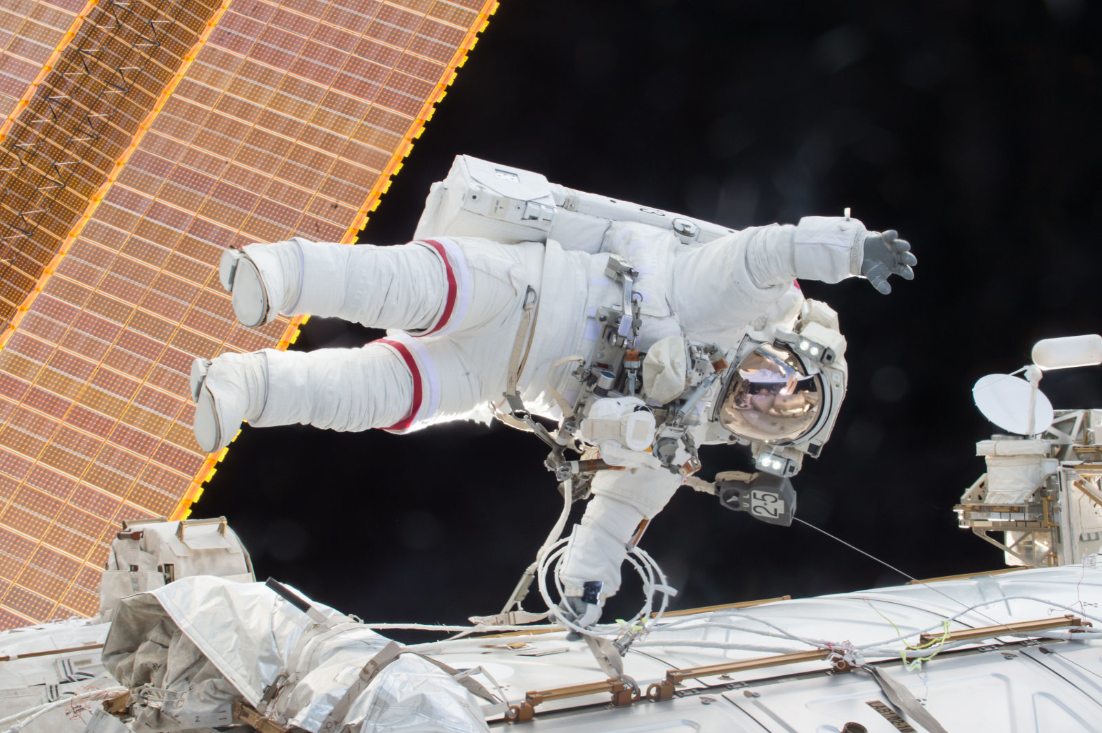 Passeggiata spaziale di sole donne, la prima tutta al femminile