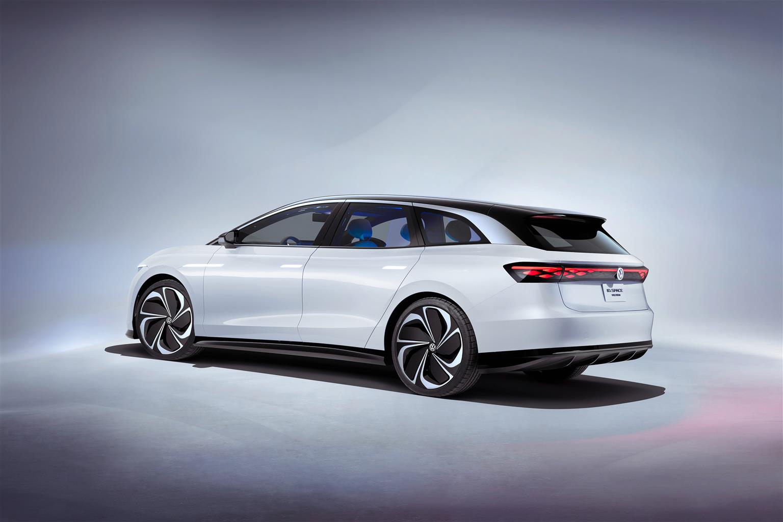 ID Space Vizzion, l’auto elettrica senza maniglie alle portiere