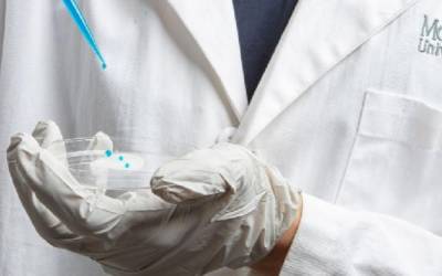 Plastica autopulente, impedisce a batteri e virus di attaccarsi