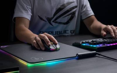 Mouse con joystick integrato, arriva  ROG Chakram di Asus