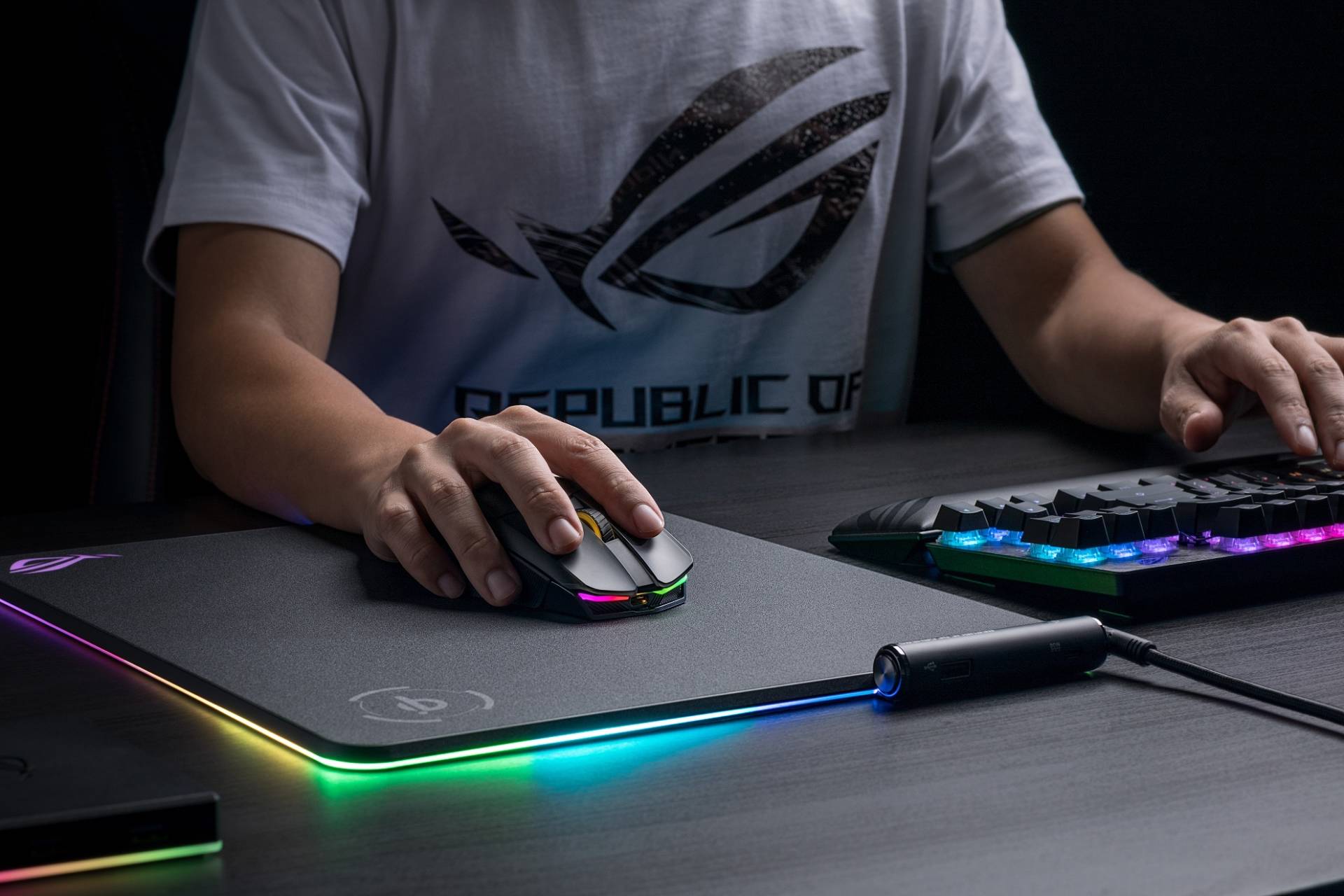 Mouse con joystick integrato, arriva  ROG Chakram di Asus