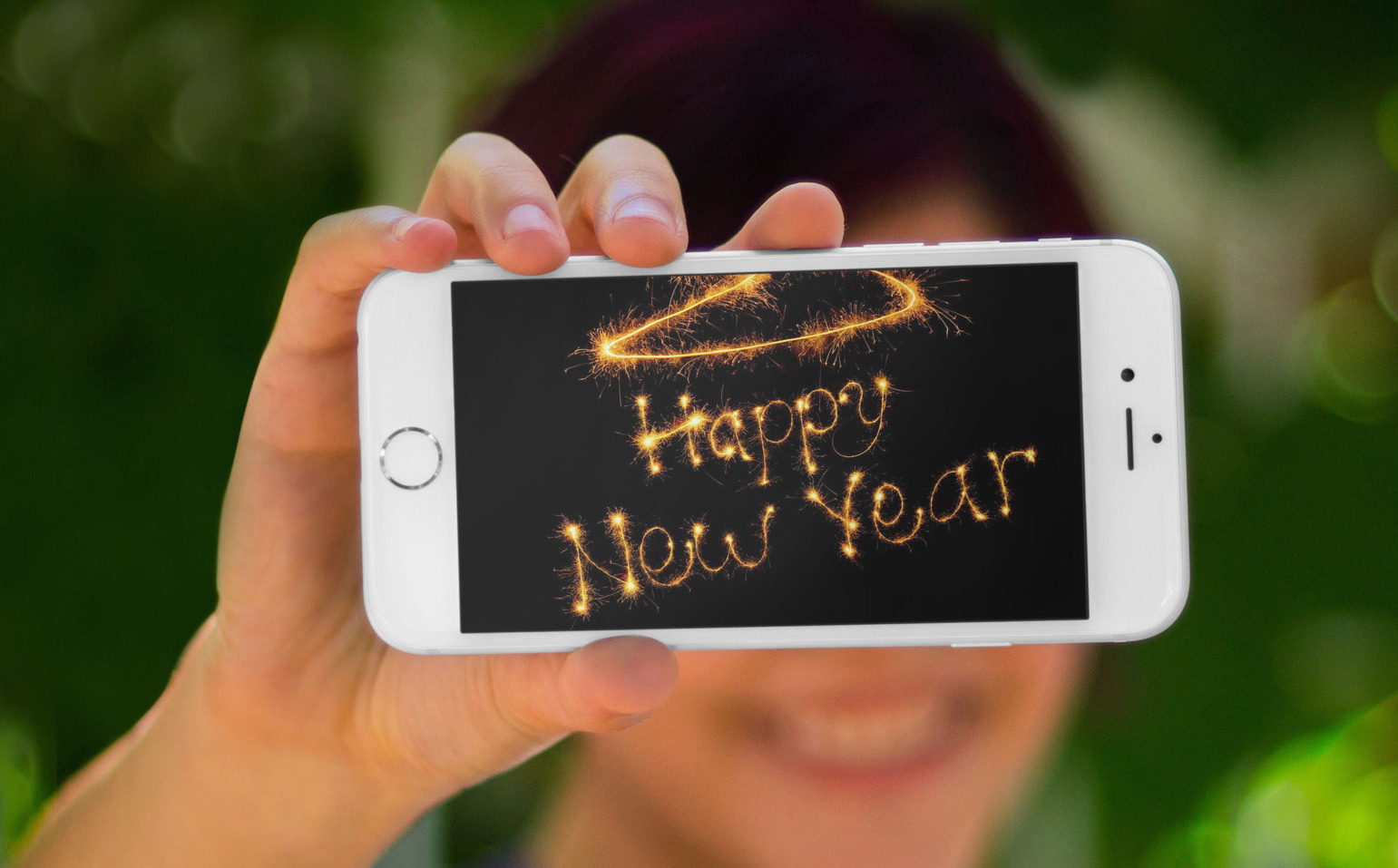 Smartphone a Capodanno, gli usi più diffusi e più odiati