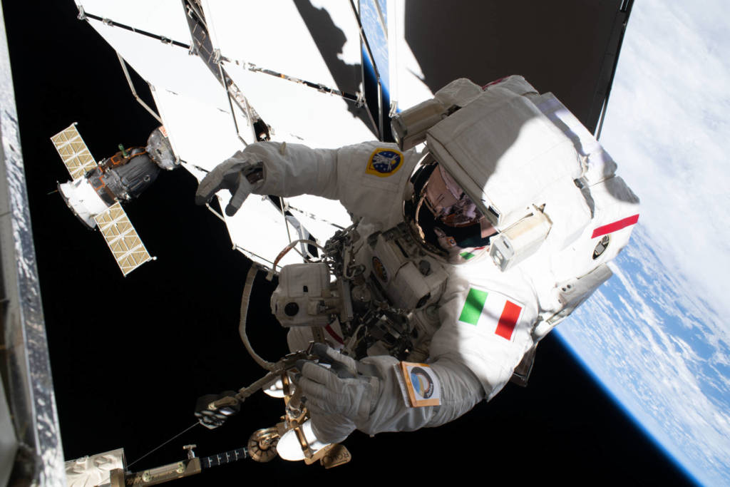 Luca Parmitano passeggiata spaziale