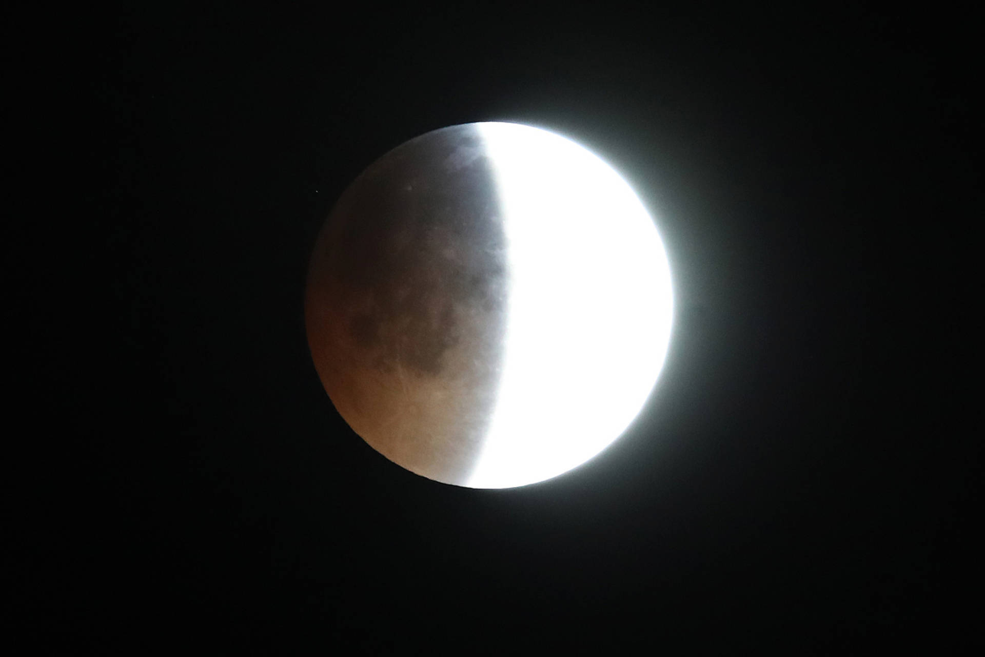 Eclissi del 10 gennaio, protagonista la luna che andrà in penombra