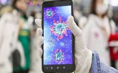 Il coronavirus si trasmette con lo smartphone: cosa c’è di vero