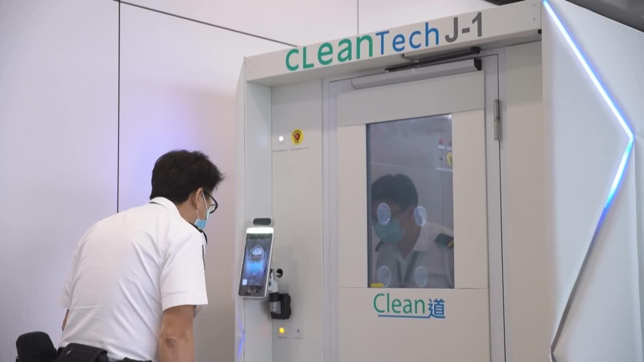 Il trasporto aereo del futuro: dai robot disinfettanti alle valigie tech, cosa ci aspetta