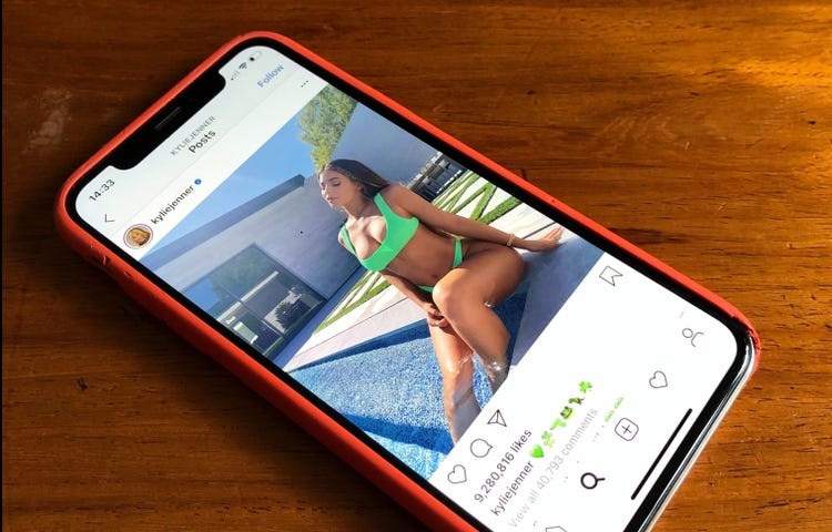 Nudi femminili su Instagram: polemiche sulla discriminazione, cambiano le regole