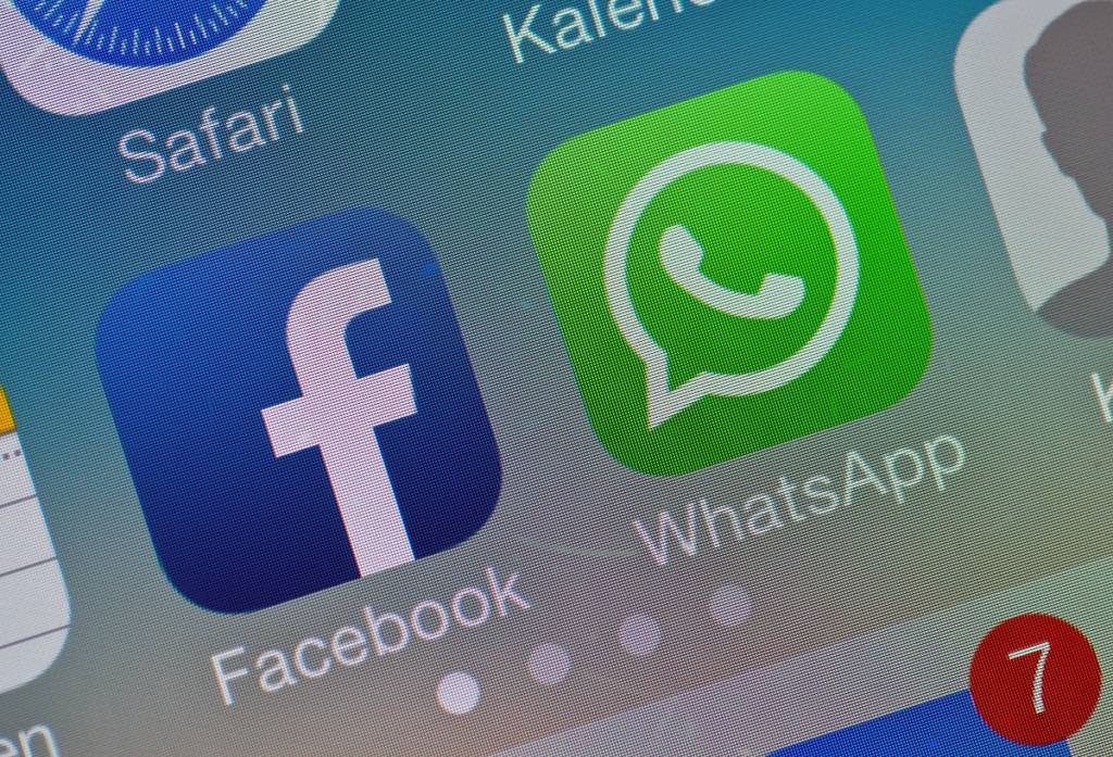 privacy su whatsapp condivisione facebook