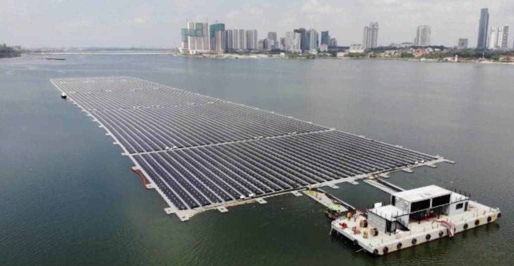 impianto fotovoltaico sul mare a Singapore