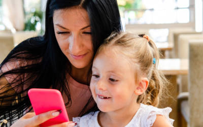 Sharenting, i rischi della condivisione delle foto dei figli sui social