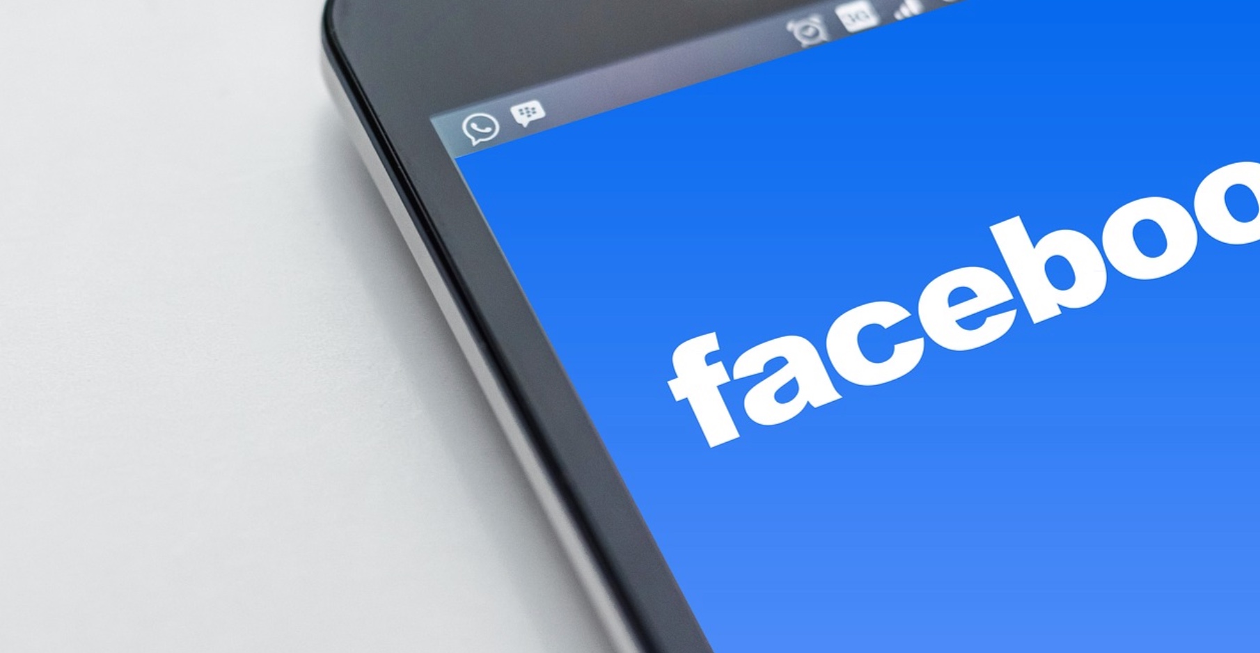 Facebook, per la prima volta in 18 anni perde utenti: cosa sta succedendo