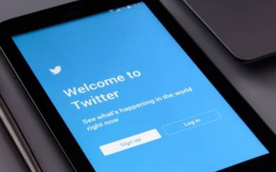 Musk compra Twitter, arrivano i primi guai dalla UE